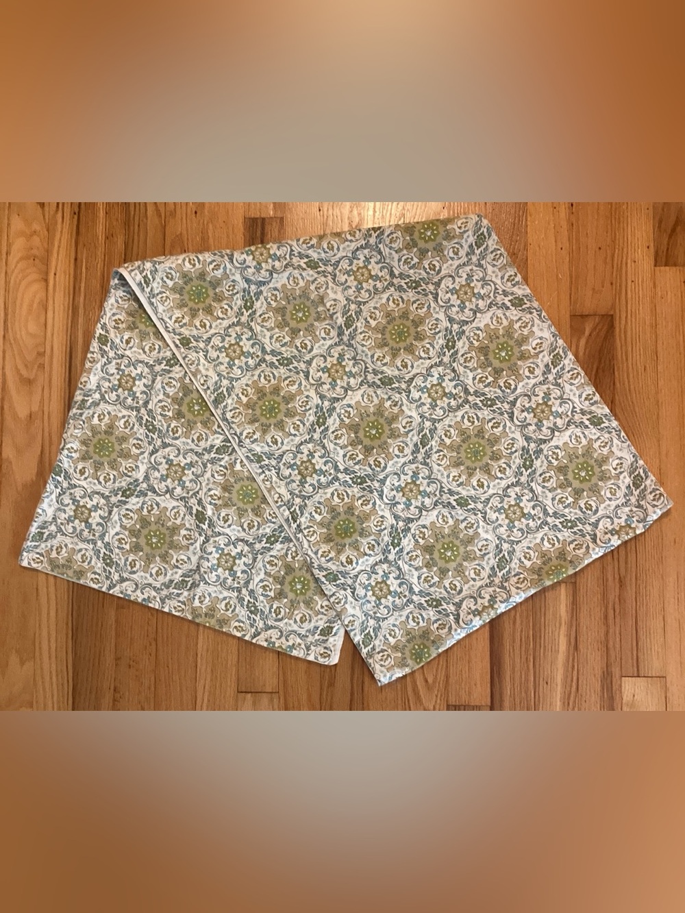 Pottery Barn 100% cotton table runner 18 x 108 inches